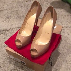 Louboutin New Very Prive 120 patent PK1A nude pump